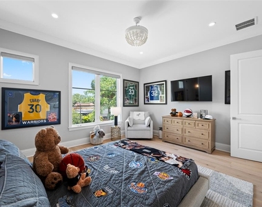 2623 S Parkview Street - Photo Thumbnail 54