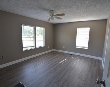 17524 Medley Avenue - Photo Thumbnail 16