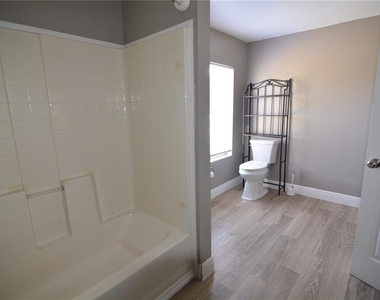 17524 Medley Avenue - Photo Thumbnail 15