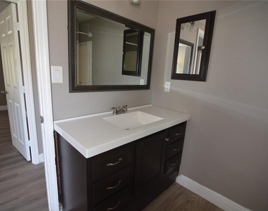 17524 Medley Avenue - Photo Thumbnail 14