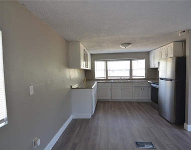 17524 Medley Avenue - Photo Thumbnail 12