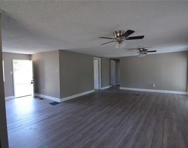 17524 Medley Avenue - Photo Thumbnail 18