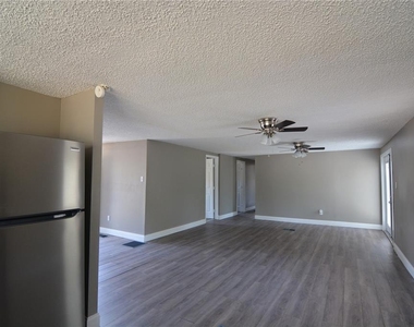 17524 Medley Avenue - Photo Thumbnail 9