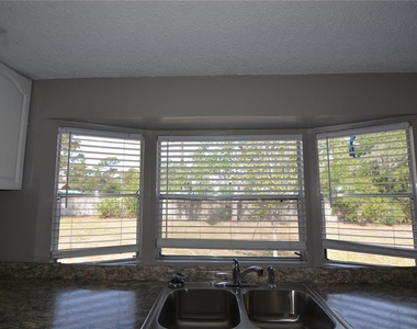 17524 Medley Avenue - Photo Thumbnail 11