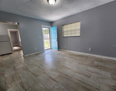 1512 W 31st Street - Photo Thumbnail 2