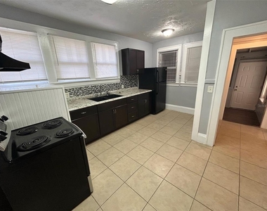 524 Basswood Street - Photo Thumbnail 3