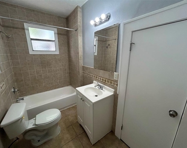 524 Basswood Street - Photo Thumbnail 4
