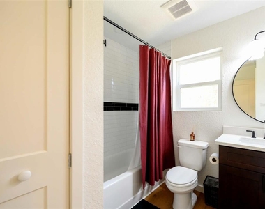 2324 1/2 Burlington Ave N N - Photo Thumbnail 8