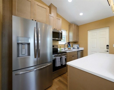 2324 1/2 Burlington Ave N N - Photo Thumbnail 3