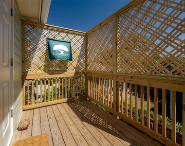 2324 1/2 Burlington Ave N N - Photo Thumbnail 12