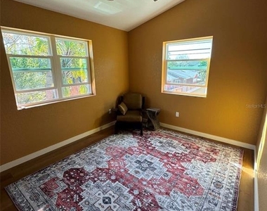 2324 1/2 Burlington Ave N N - Photo Thumbnail 5
