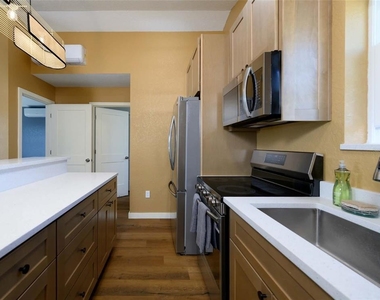 2324 1/2 Burlington Ave N N - Photo Thumbnail 1