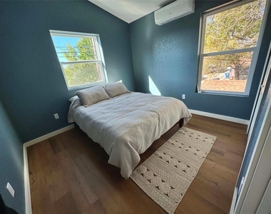 2324 1/2 Burlington Ave N N - Photo Thumbnail 10
