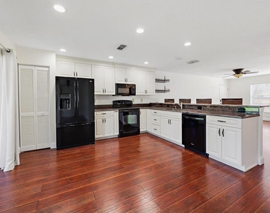 2152 Gulf View Boulevard - Photo Thumbnail 13