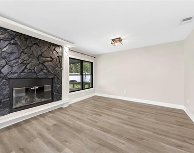 4030 Fieldgreen Place - Photo Thumbnail 9