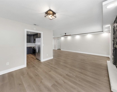 4030 Fieldgreen Place - Photo Thumbnail 10