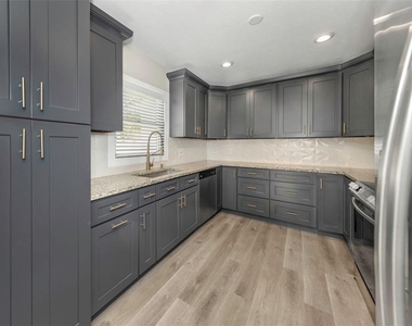 4030 Fieldgreen Place - Photo Thumbnail 12