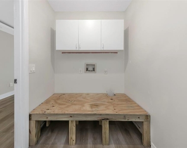 4030 Fieldgreen Place - Photo Thumbnail 4