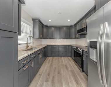 4030 Fieldgreen Place - Photo Thumbnail 13