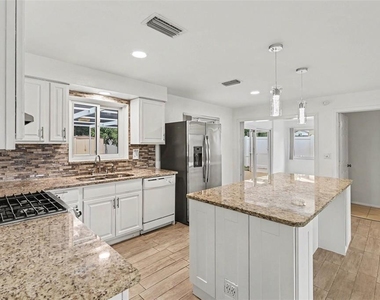 1520 Simmons Drive - Photo Thumbnail 5