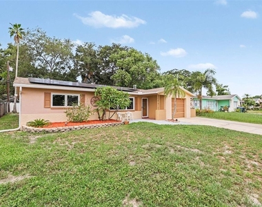 1520 Simmons Drive - Photo Thumbnail 2