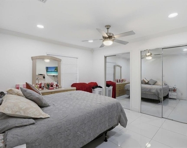 6611 N Hale Avenue - Photo Thumbnail 30