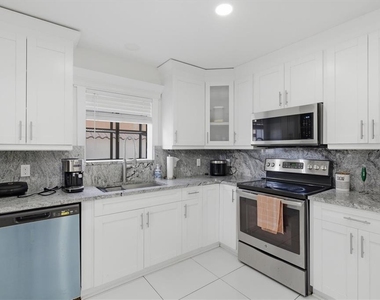 6611 N Hale Avenue - Photo Thumbnail 9