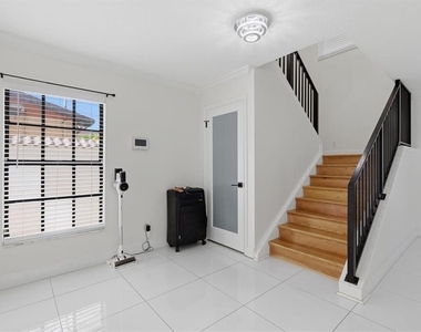 6611 N Hale Avenue - Photo Thumbnail 15