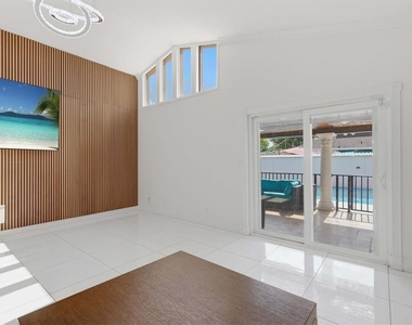 6611 N Hale Avenue - Photo Thumbnail 14