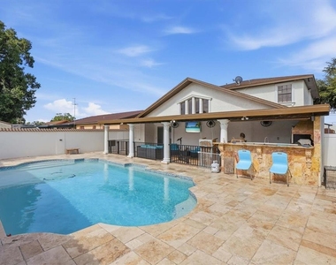 6611 N Hale Avenue - Photo Thumbnail 38