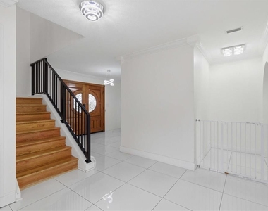 6611 N Hale Avenue - Photo Thumbnail 6