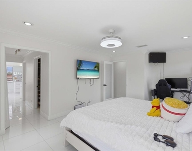 6611 N Hale Avenue - Photo Thumbnail 18