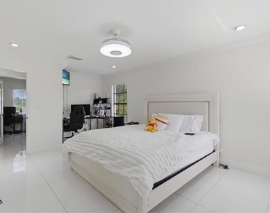 6611 N Hale Avenue - Photo Thumbnail 19