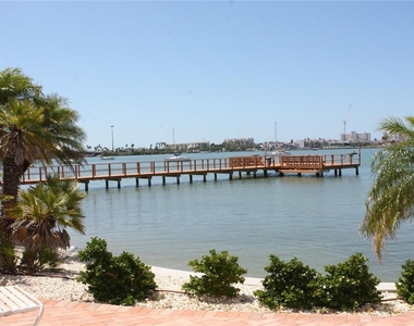 4725 Cove Circle - Photo Thumbnail 12