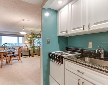 4725 Cove Circle - Photo Thumbnail 2