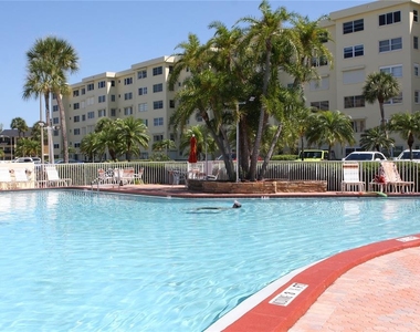 4725 Cove Circle - Photo Thumbnail 10