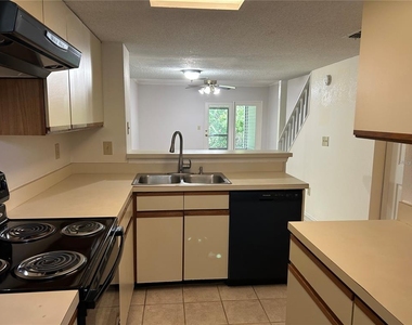 2143 Fox Chase Boulevard - Photo Thumbnail 4