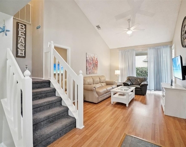 2243 Andover Circle - Photo Thumbnail 4