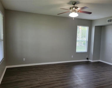 7215 Colonial Lake Drive - Photo Thumbnail 7