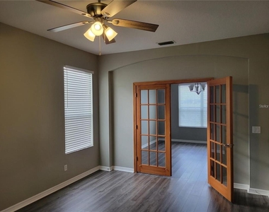 7215 Colonial Lake Drive - Photo Thumbnail 2