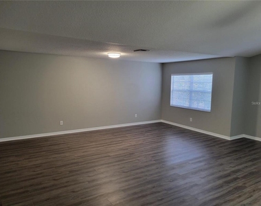 7215 Colonial Lake Drive - Photo Thumbnail 15
