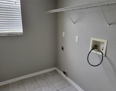 7215 Colonial Lake Drive - Photo Thumbnail 11