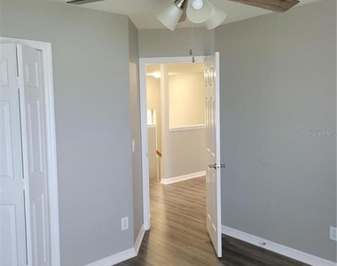 7215 Colonial Lake Drive - Photo Thumbnail 16