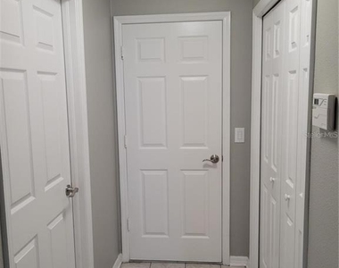 7215 Colonial Lake Drive - Photo Thumbnail 9