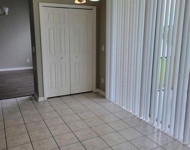 7215 Colonial Lake Drive - Photo Thumbnail 6