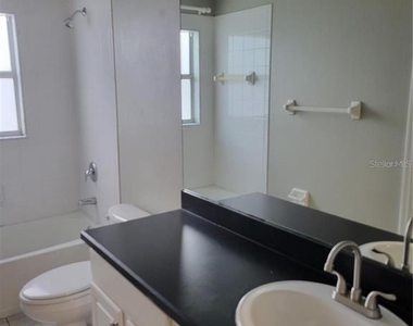 7215 Colonial Lake Drive - Photo Thumbnail 17