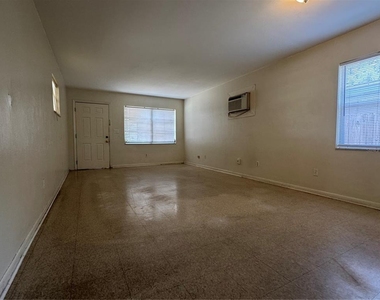 1421 Noble Place - Photo Thumbnail 4