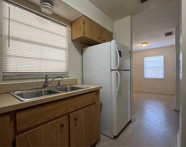 1421 Noble Place - Photo Thumbnail 6