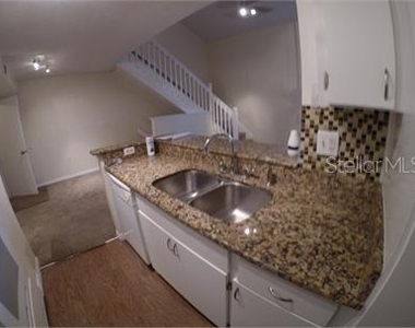 413 Fountainhead Circle - Photo Thumbnail 4