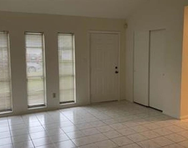 319 La Paz Drive - Photo Thumbnail 1